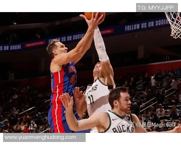 雄鹿与活塞激战正酣在线直播尽享篮球盛宴精彩瞬间不容错过